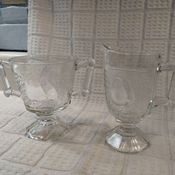 Jeannette Baltimore Pear Cream & Sugar set - Picture 4 of 11